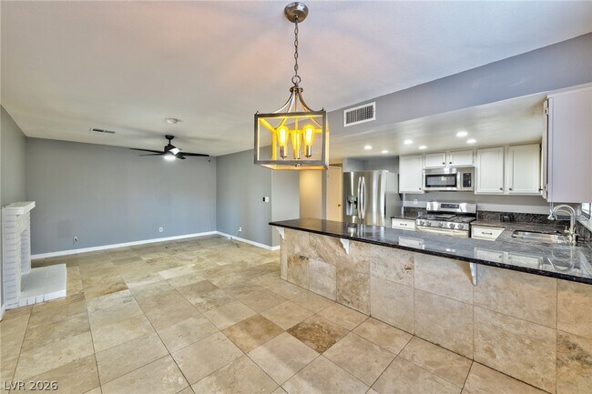 Building Photo - 2078 Waverly Cir