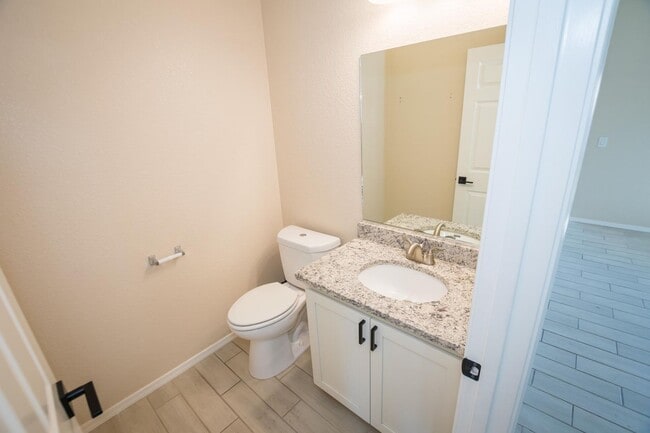 Building Photo - Stunning 2-Story Home in the Holiday Community!