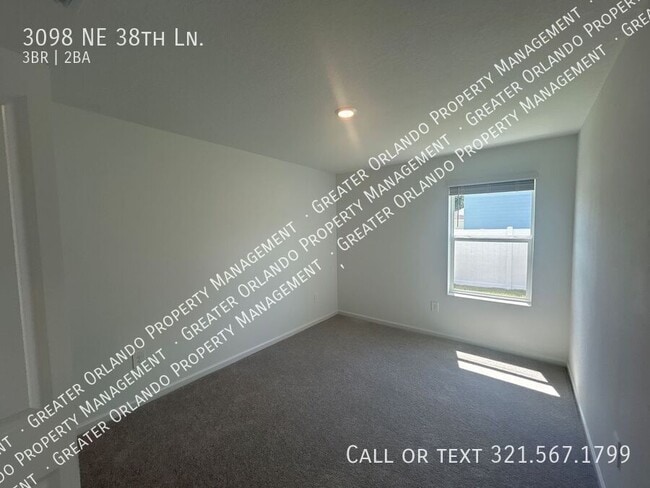 Building Photo - 3098 NE 38th Ln