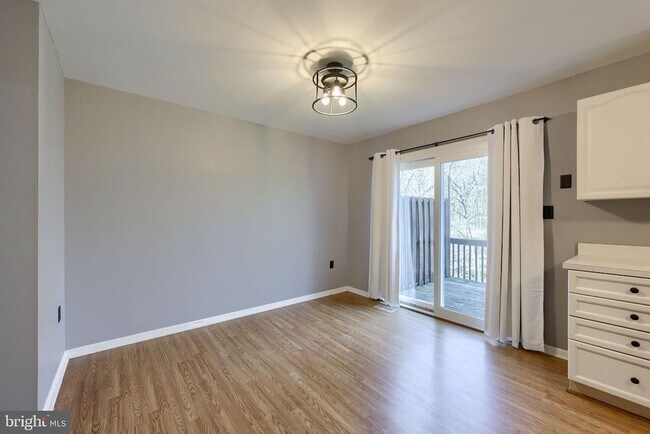 Building Photo - 604 Rockwood Dr