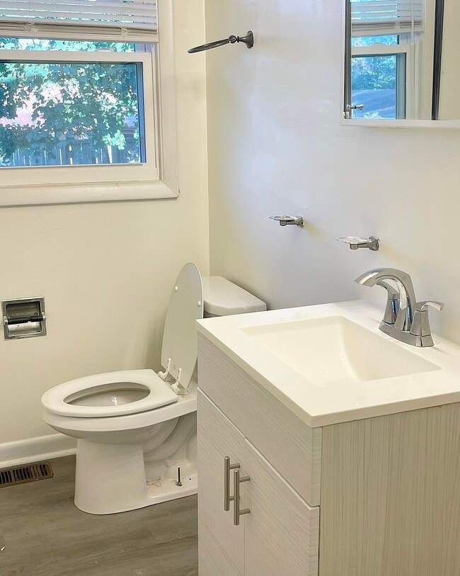 Building Photo - 1653 Brittany Ln