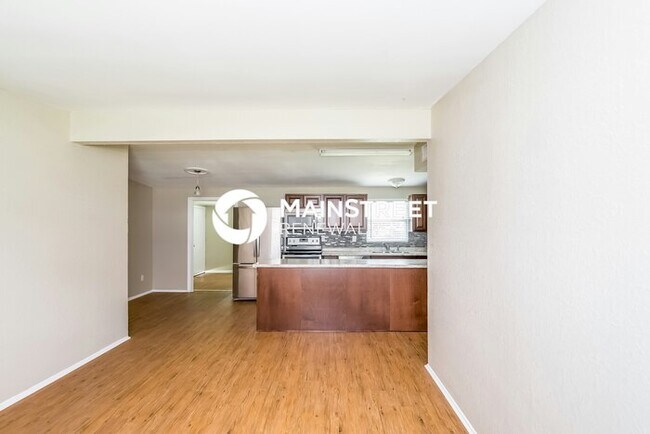 Building Photo - 3 Bedroom Pet-Friendly Home in Jacksonville, FL with Main Street Renewal
