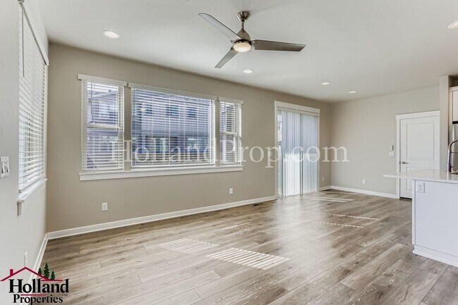 Building Photo - Beautiful 3-Bed Townhouse Near Downtown Hi...