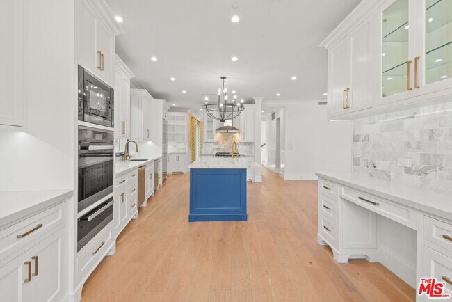 Building Photo - 1153 S Clark Dr