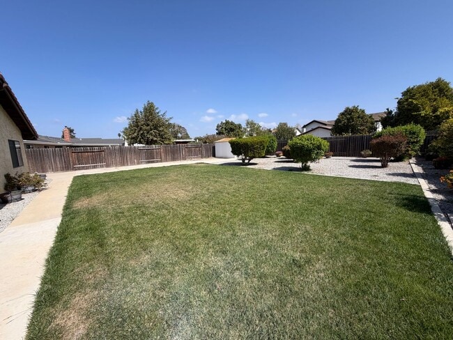 Building Photo - 818 Harrison Dr