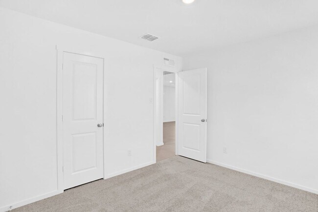 Building Photo - 835 Madrono Dr