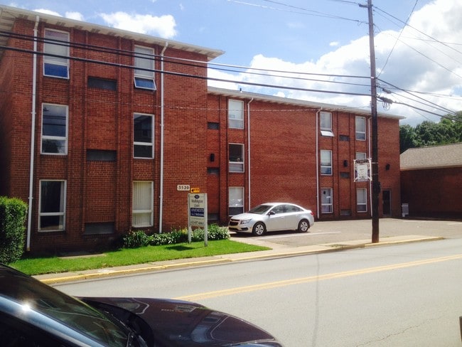 Primary Photo - Washington Court Apartments