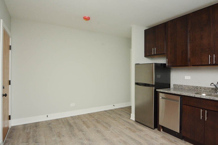 Building Photo - 432.5 W Belden Ave