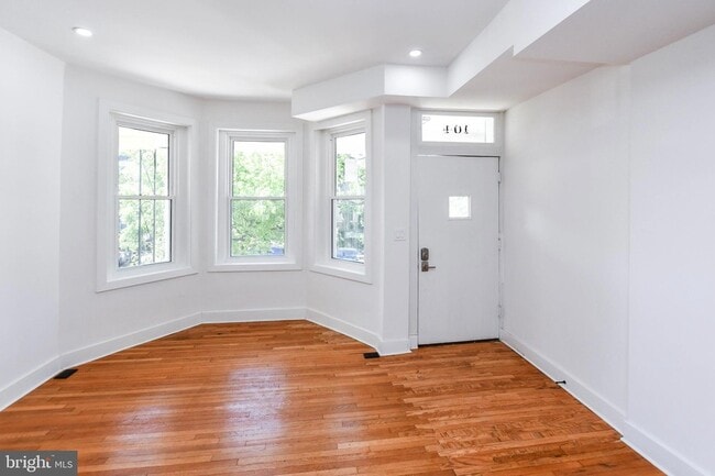 Building Photo - 104 R St NE