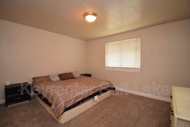 Building Photo - 6502 S 5180 W