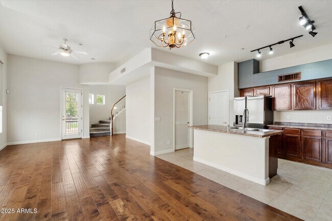 Building Photo - 2019 E Campbell Ave