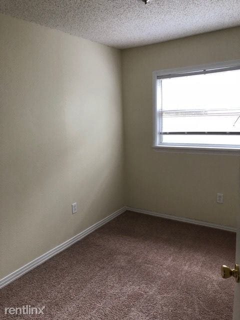 Building Photo - 3 br, 2 bath House - 2320 Demaret Dr