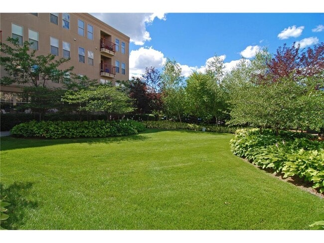 Building Photo - 660 N 2nd St