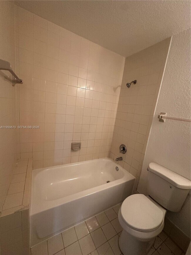 Building Photo - 1440 SE 24th Ct