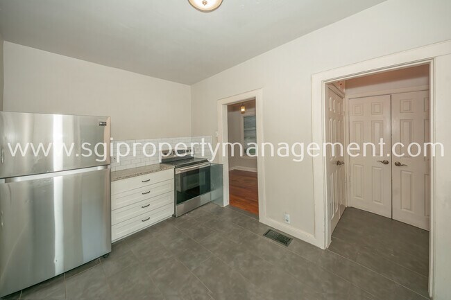 Building Photo - 902 S Oak Cliff Blvd