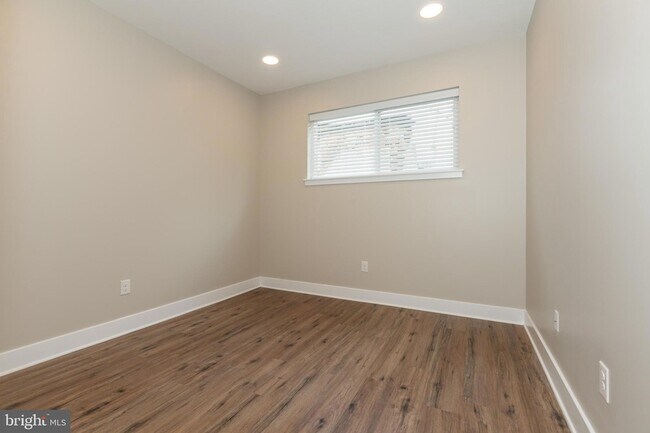 Building Photo - 2220-28 Master St