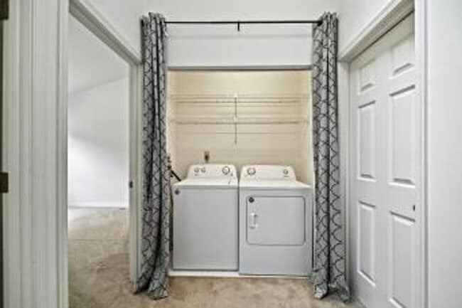 Building Photo - 3203 Gateway Cir
