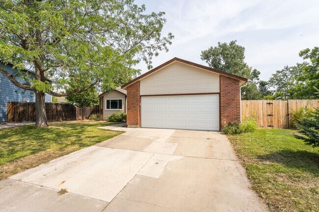 Building Photo - 3 bed, 2 bath Tri-Level in Brown Farm Subdivision