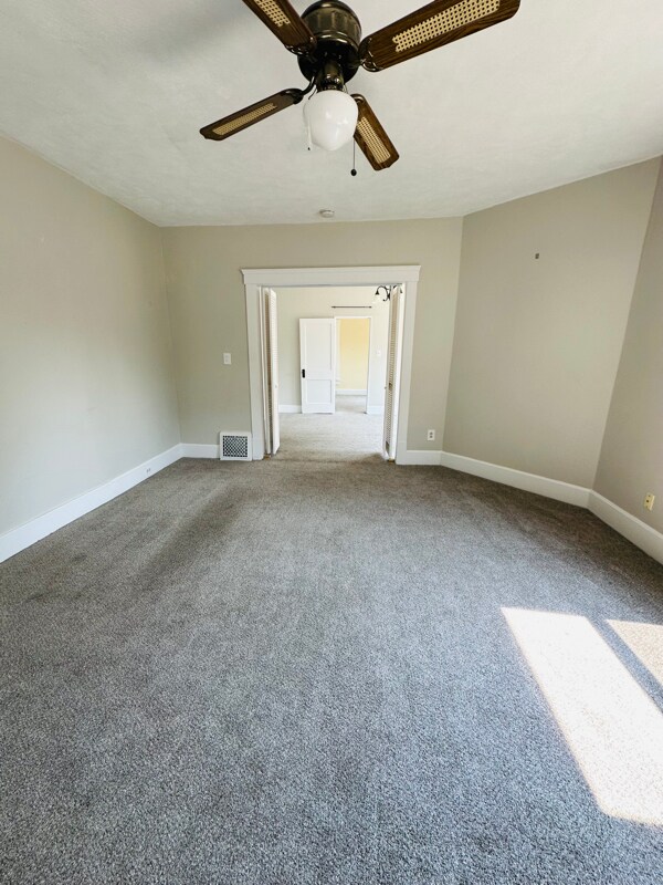 Building Photo - 121 Lincoln Ct