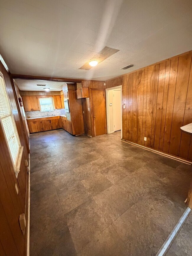 Building Photo - 3 Bedroom Sunset Acres Home