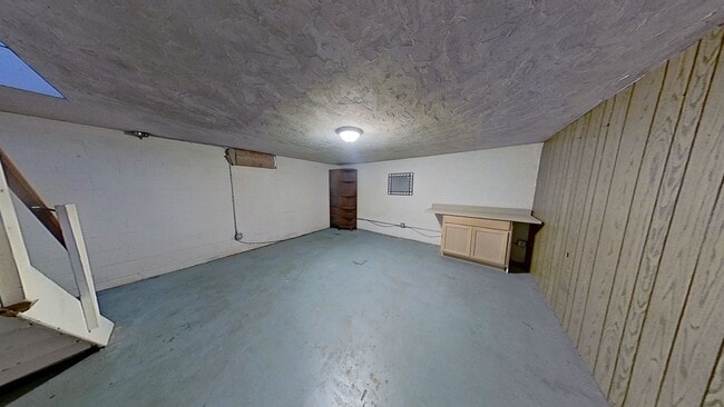 Building Photo - Charming 2 Bedroom Townhouse