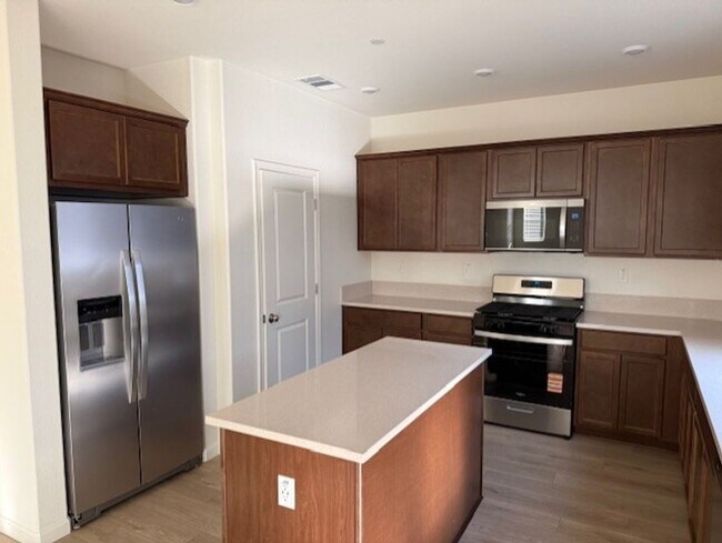 Building Photo - Beautiful 2 Story Home Ready To Be Home!