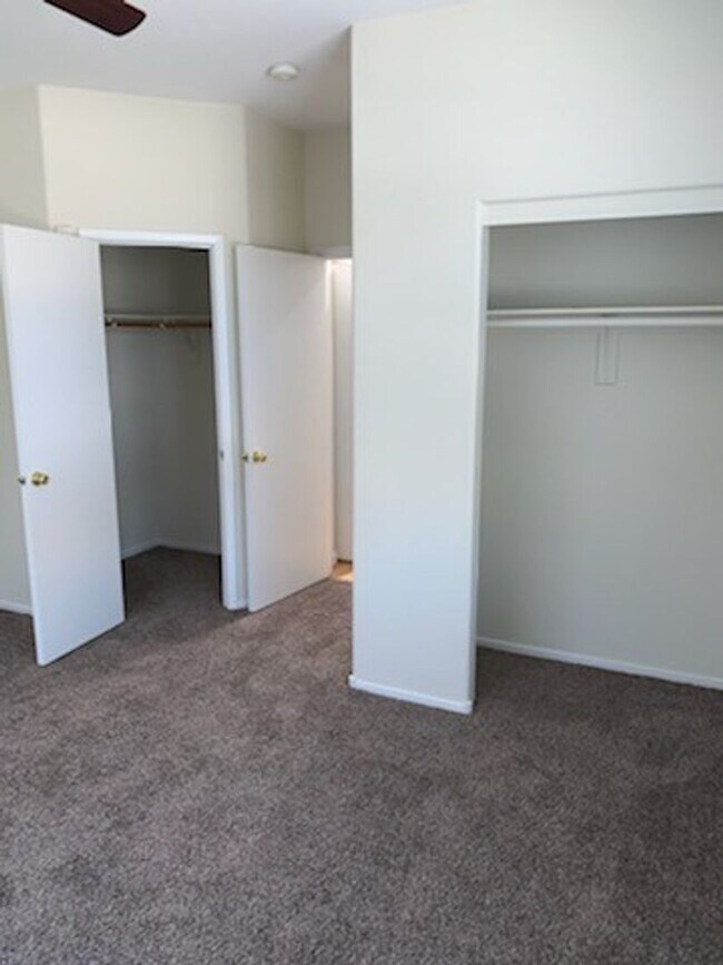 Building Photo - Amazing 2 bedroom Home- NW