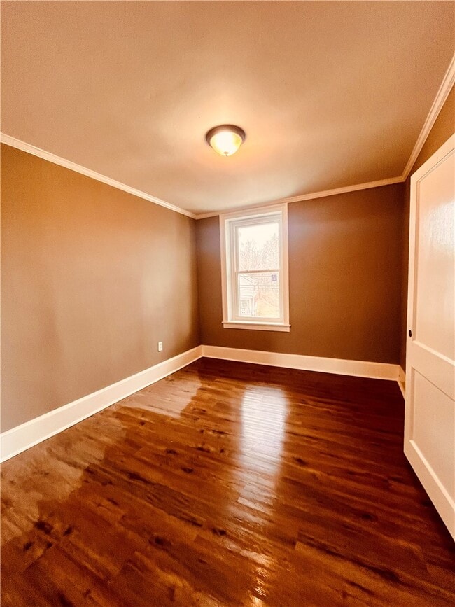 Building Photo - 114 E Main St