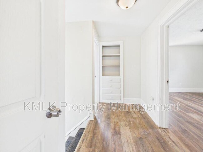 Building Photo - 575 Fernwood Dr