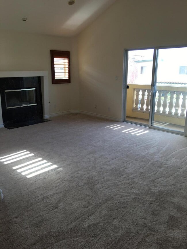 Building Photo - 2022 Plant Ave