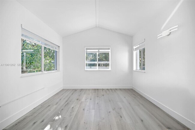 Building Photo - 876 NE 81st St