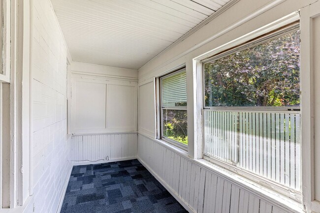 Building Photo - 884 Iglehart Ave