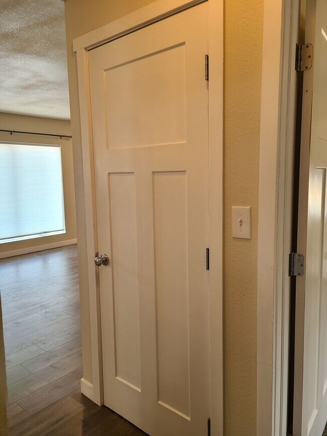 Building Photo - Beautifully Updated South Tacoma 3 Bedroom