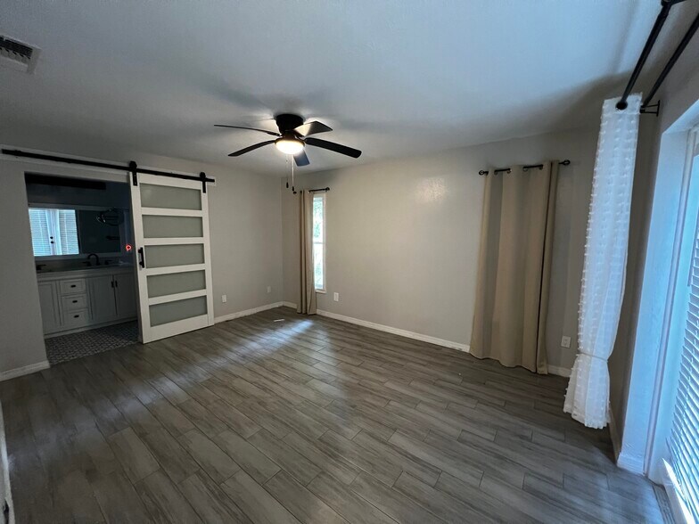 Master bed - 105 Lido Rd