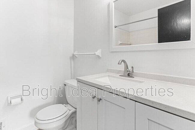 Building Photo - 1716 Evergreen Dr