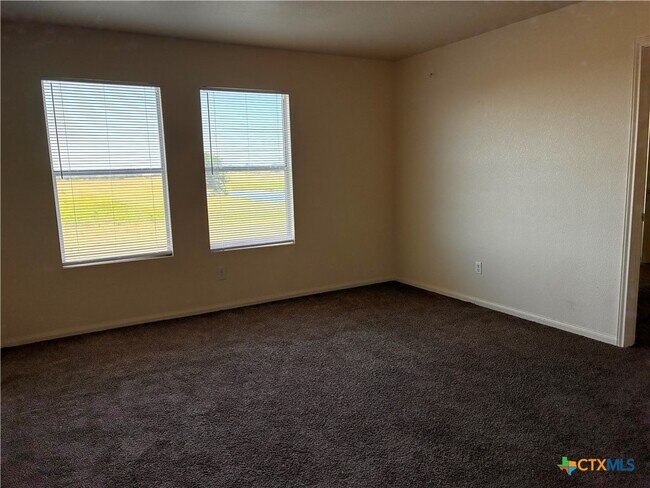 Building Photo - 2508 Mikulec Dr