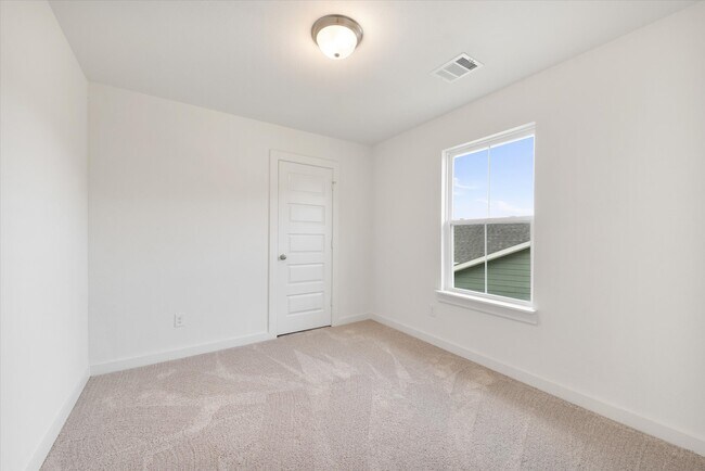 Building Photo - 1209 Chestnut Ct