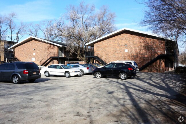 Building Photo - 10315 W Lyndale Ave