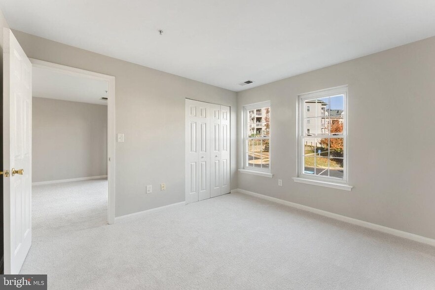 Building Photo - 1060 Gardenview Loop
