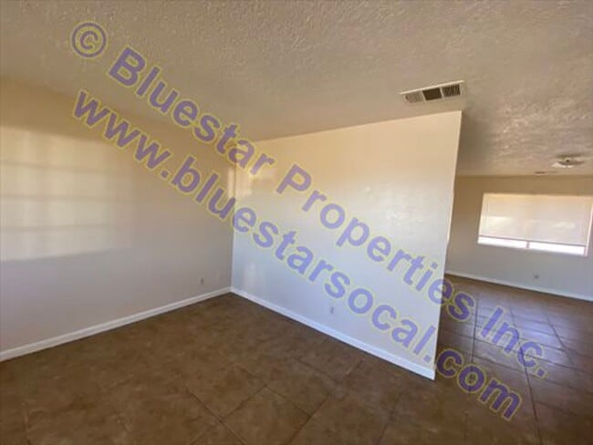 Building Photo - Just Listed in Apple Valley!!!