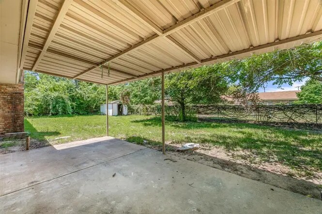 Building Photo - 1016 N Meadowlark Ln