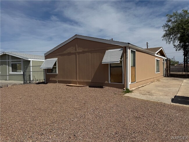Building Photo - 615 Mead Ln