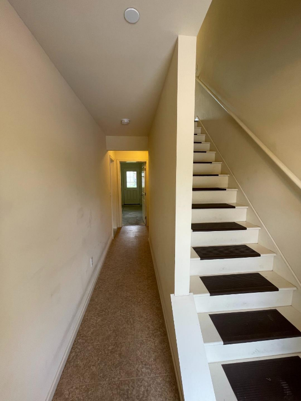 Building Photo - 906 Gregs Dr