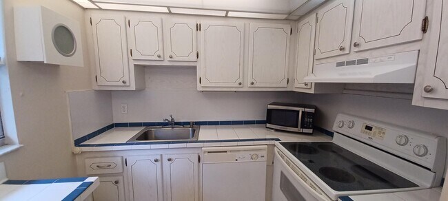 Building Photo - 281 Tuscany Ln