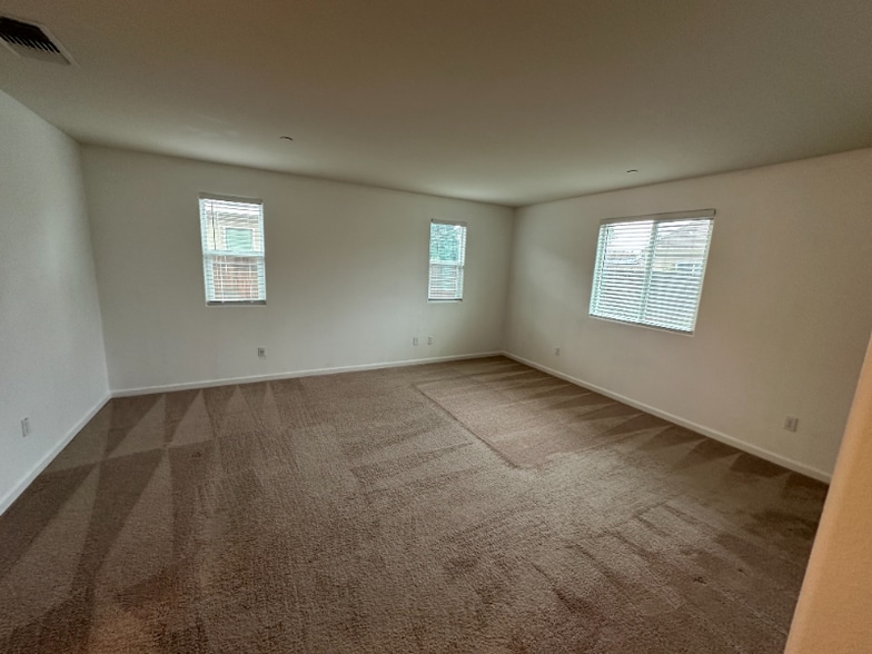 Building Photo - 1335 Meadow Ranch St