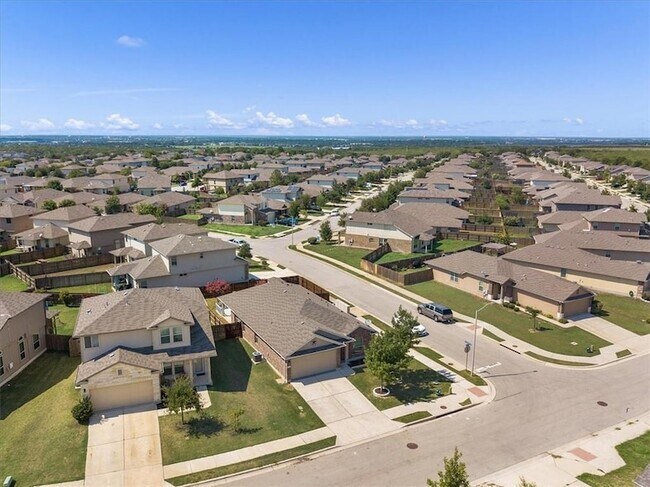Building Photo - 519 Pinnacle Dr