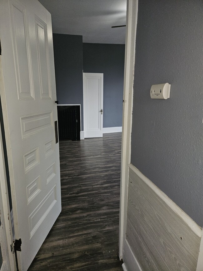 Building Photo - 1941 Madison St