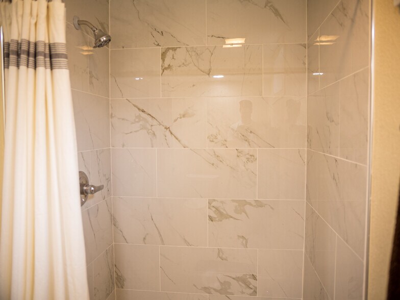 Building Photo - 480 Troy St