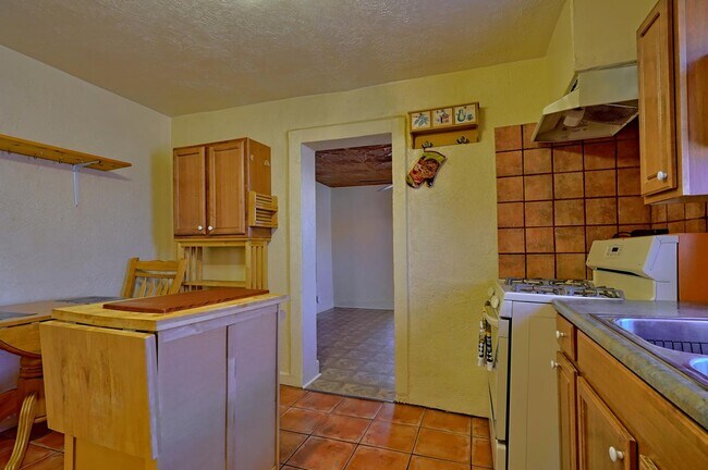 Building Photo - 1506 Edith Blvd NE