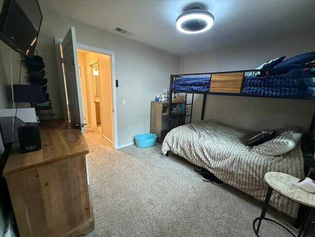 Building Photo - 2BR/1.5BA Condo in ALPINE available w/ 2 assigned parking spots!